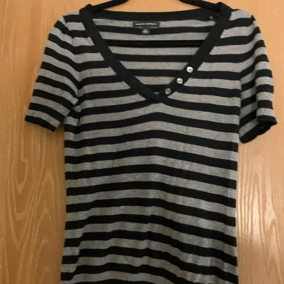 Banana Republic short sleeve striped top Small hole see photos - Picture 1 of 5